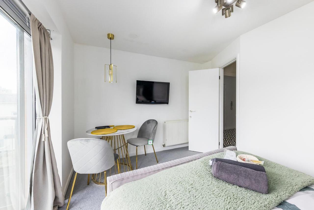 Bow Wharf Apartments London Exterior photo